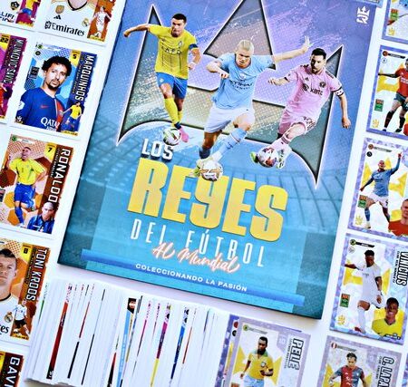 Los Reyes del Fútbol [2023-2024]: Álbum Completo a Pegar [Todas sus láminas]