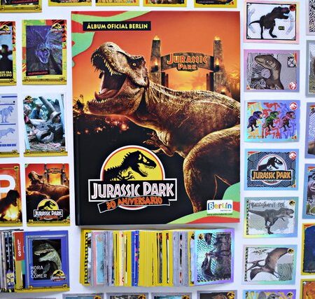 Jurassic Park, 30 Aniversario: Álbum Completo a Pegar [Todas sus láminas]