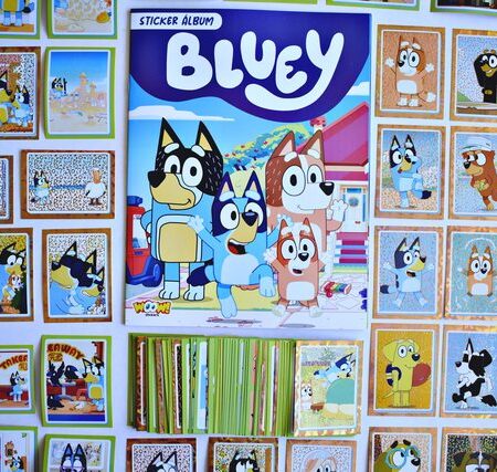 Bluey: Álbum Completo a Pegar [Todas sus láminas]