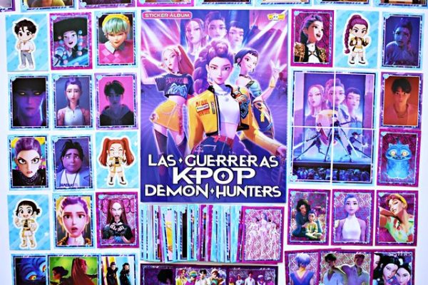Las Guerreras KPop [Demon Hunter]: Álbum Completo A Pegar