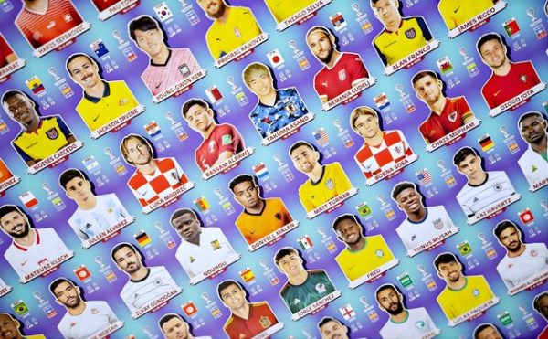 Copa Mundial 2022 Qatar: Set 70 Láminas Moradas [Sin Repetir]